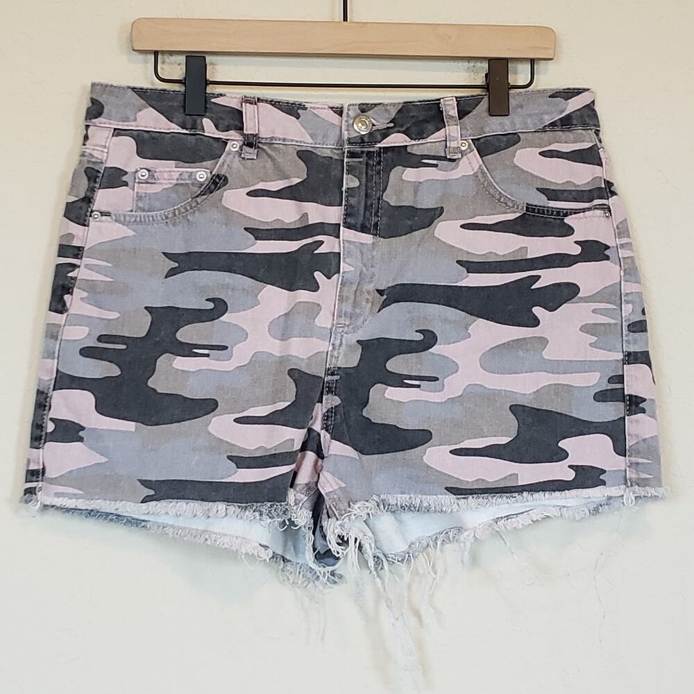 Topshop Moto Camouflage Mom Shorts‎ Size 12